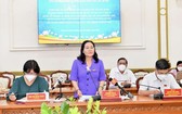 市人民議會主席阮氏麗在會上致辭。