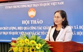 市人民議會主席阮氏麗在研討會致詞。