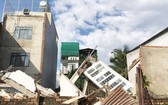 守德市桔萊港坊第三街坊區2號街11/11B住房工程倒塌，殃及相鄰的4棟住房，所幸沒有造成生命損失。