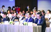 政府總理范明政出席全體會議高級座談會。