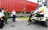 卡車在1A國道上發生交通事故導致車頭全毀、嚴重變形。