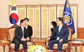 武文賞同志會見韓國總理韓德洙。
