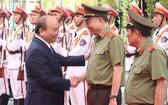 國家主席阮春福會見公安部經濟安寧局將領。