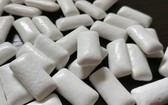 市面上的口香糖大都含有木糖醇。source: pxhere