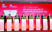 市委書記阮文年、政府副總理武德膽與各代表出席開幕儀式。