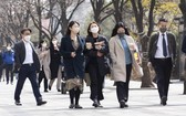 韓國政府今年5月起不再要求民眾在戶外佩戴口罩。圖源：新華社