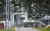 這是9月14日在德國盧布明拍攝的「北溪-1」天然氣管道相關設施。（圖：新華社）