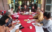 市紅十字會與市華人佛教配合開展制定賑濟乂安省災民的計劃。