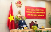 國家主席阮春福與廣義省省委常委會舉行會議。