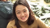 Chuyền 2 Nguyễn Thu Hoài rạng rỡ với "sản phẩm" tự mình làm ra.