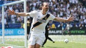 Ibrahimovic đã có màn ra mắt hoàn hảo trong màu áo LA Galaxy. Ảnh: Extra.ie