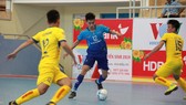 Sahako FC (áo xanh) giữ vững ngôi đầu bảng sau 4 trận toàn thắng. Ảnh: Anh Trần