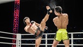 Pha ra đòn chính xác của Nguyễn Trần Duy Nhất (Việt Nam) trước đối thủ Azwan Che Wil (Malaysia).