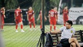HLV Tan Cheng Hoe thừa nhận thua tâm phục trước đội tuyển Việt Nam. Ảnh: MINH HOÀNG