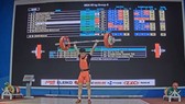 Lực sĩ Đỗ Tú Tùng đã xô ngã kỷ lục trẻ thế giới hạng cân 55kg nam.