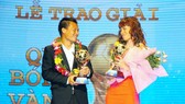 Phạm Thành Lương (trái) sở hữu đến 4 danh hiệu Quả bóng vàng nam.