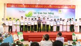 Trao học bổng Vì tương lai Việt Nam tại Nhà máy Phân bón Bình Điền.