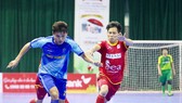 Khổng Đình Hùng (trái) vẫn luôn nỗ lực hướng về phía trước.