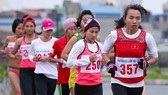VĐV Phạm Thị Bình luôn thi đấu với đôi chân trần.