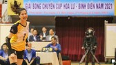 Nữ chủ công Đoàn Thị Xuân khiến đồng nghiệp nể phục vì nghị lực vươn lên phi thường. Ảnh: DŨNG PHƯƠNG