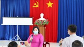 Bà Cao Xuân Thu Vân, Phó Chủ tịch UBND tỉnh Bạc Liêu thông tin về trường hợp nghi dương tính SARS-CoV-2 trên địa bàn