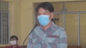 Đối tượng Phạm Văn Sơn tại tòa. ẢNH: MỸ PHA