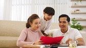 PGS.TS Thành Nam cho rằng các bậc cha mẹ cần giảm kỳ vọng, tăng kỳ công khi giáo dục con về đồng tiền