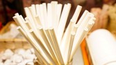 Ống hút giấy là giải pháp thân thiện hơn với môi trường, có thể thay thế ống hút nhựa hay được dùng trong ngành hàng thực phẩm. Ảnh: Internet