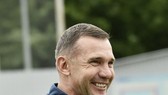 Sgevchenko tươi cười