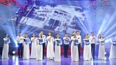 Ca khúc "Bài ca về mái trường" của nhạc sĩ Nguyễn Ngọc Thịnh mở màn buổi lễ trao giải