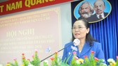 Ứng cử viên Nguyễn Thị Lệ trình bày chương trình hành động. Ảnh: CAO THĂNG