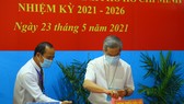 Cư tri bỏ phiếu bầu tại khu vực bầu cử thuộc quận 3, TPHCM. Ảnh: HOÀI VŨ