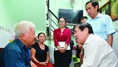 TPHCM dành 76 tỷ đồng tặng 74.600 người chính sách có công nhân dịp 27-7