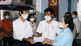 Chủ tịch HĐND TPHCM Nguyễn Thị Lệ thăm hỏi, động viên cán bộ cơ sở tại quận 3