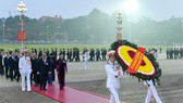 Đại biểu dự Đại hội XIII của Đảng vào Lăng viếng Chủ tịch Hồ Chí Minh