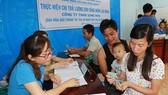 Laborers of Sang Hun Limited Company received their owed wages. Photo by Vietnam News Agency