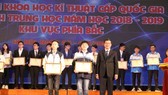 At the awarding ceremony (Photo: SGGP)