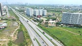 The task of land compensation payment has a great effect on the completion of transport construction projects. Photo by Cao Thang