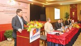 Chairman Phong promised that Ho Chi Minh City leaders will accompany with enterprises (Photo: SGGP)