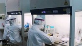 Medical workers step up testing patient samples in Hai Duong