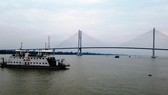 After many years of carrying means of transport and passengers across Tien River connecting Cao Lanh city and Lap Vo district, Cao Lanh ferry is shut down its operation from mid-night of August 24