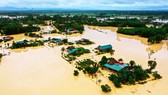 Helicopter drops 1.5 tons of relief cargo to flood-isolated areas in Quang Tri