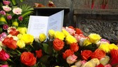 American veteran Billy Kelly sent 504 roses with the note “I could not visit Son My but I always pray for you” to the ceremony.