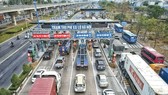 Traffic stable on first day of toll collection in Hanoi Highway