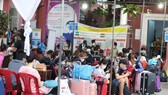 Central provinces continue bringing home residents trapped in HCMC