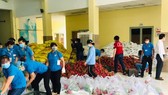 Eggs, dragon fruits, rice, chicken transported to rental houses in HCMC