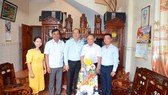 Trưởng Ban Tổ chức Thành ủy TPHCM thăm các gia đình chính sách