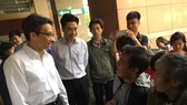 Phó Thủ tướng Vũ Đức Đam thăm hỏi bệnh nhân đang điều trị tại Bệnh viện Đại học Y dược TPHCM