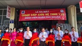 Các đại biểu cắt băng khánh thành lễ ra mắt trạm cấp cứu vệ tinh 115 thứ 34 tại quận Phú Nhuận
