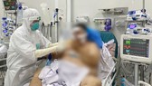 Bệnh nhân 11.630 đã được cai máy thở, rút nội khí quản và chuyển qua thở oxy dòng cao